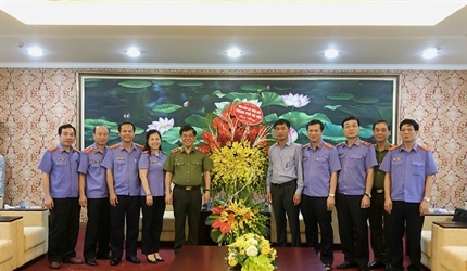 Viện KSND thành phố Hà Nội chúc mừng Công an thành phố nhân dịp kỷ niệm...